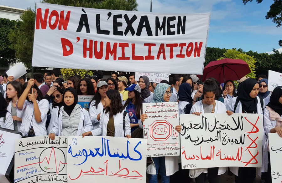 طلبة الطب: تهديدات أمزازي تزيد من تأزيم الوضع والسنة البيضاء لا تخيفنا 