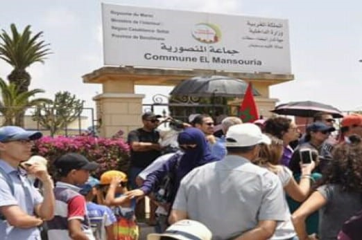 kafapress.ma ] :: اغلبهم من الجالية المغربية بالخارج... وقفة احتجاجية جديدة لضحايا  الودادية السكنية &quot;المحيط الأزرق&quot; بالمنصورية