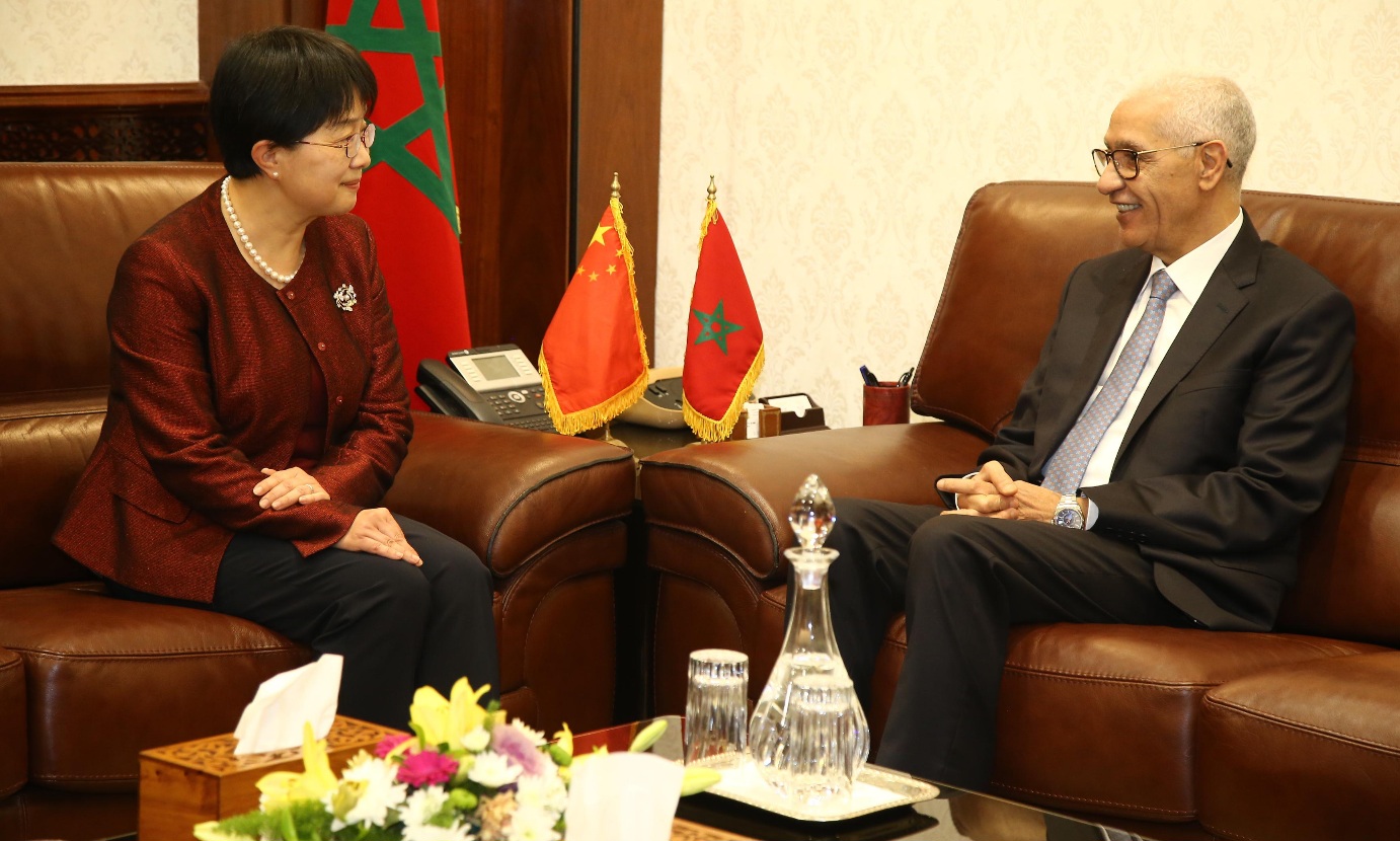 وأبرز اللقاء العلاقات الجيدة والاستراتيجية التي تربط المملكة المغربية بجمهورية الصين الشعبية، والتي عرفت دفعة كبيرة خلال الزيارة الملكية لبكين سنة 2016، والمبادرات التي اتخذتها قيادة البلدين لتعريز هذه العلاقات وترجمة الشراكة الاستراتيجية على 