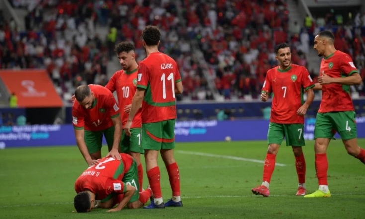 واختار السكتيوي تشكيلة مكونة من: المهدي بنعبيد، وأنس باش، وسفيان بوفتيني، ومحمد ربيع حريمات، ومحمد بولكسوت، وأمين زحزوح، ووليد أزارو، وأسامة طنان، ومرون سعدان، وحمزة الموساوي، وكريم البركاوي 