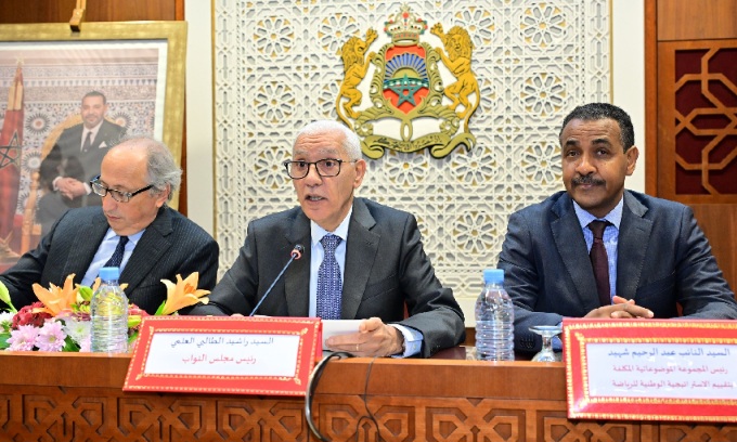 وقال الطالبي العلمي، في كلمة بمناسبة افتتاح أشغال المنتدى الدولي حول الرياضة، الذي ينظمه مجلس النواب تحت الرعاية السامية للملك محمد السادس، إن التكوين وتطوير المنشآت الرياضية من حيث الجودة، ومن حيث الوفرة والقرب من المواطن، وخاصة 