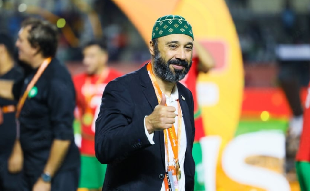 رجل لا يتصنّع الوقار ولا يرتدي قناع الحكمة مؤقتًا بل هو على حقيقته 