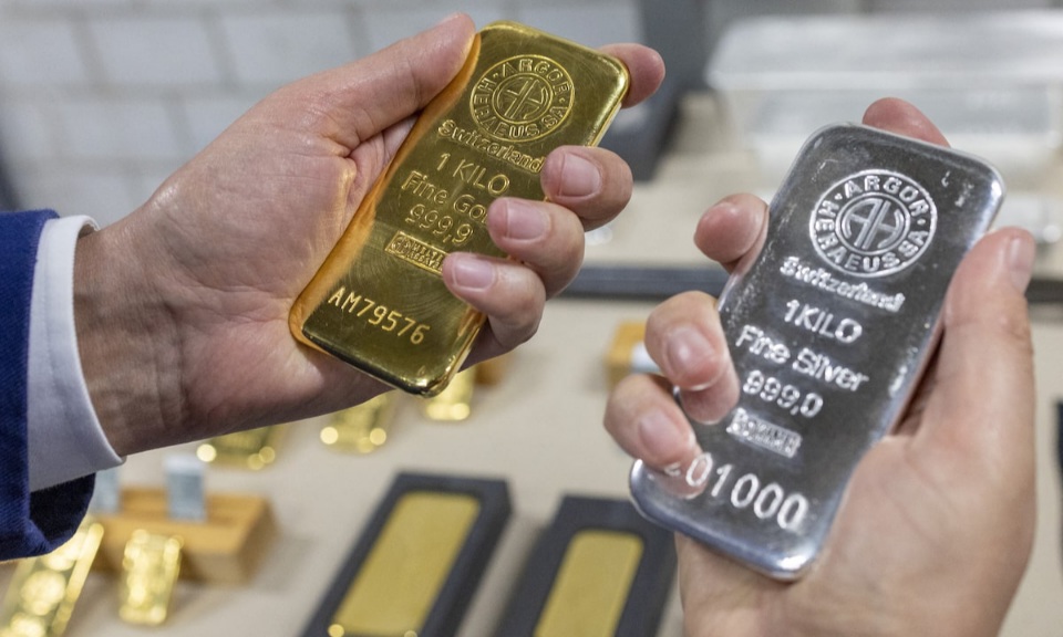 انخفاض الذهب والفضة بعد بيانات التضخم في الولايات المتحدة 