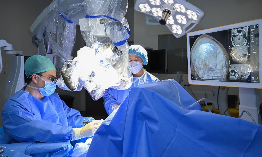 المركز الاستشفائي الجامعي محمد السادس بأكادير ينجح في أول عملية ترميم للإحليل باستعمال الجراحة المجهرية 