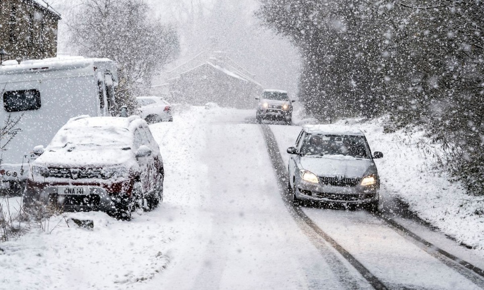 نشرة إنذارية.. أمطار مصحوبة بـ"تبروري" مع ثلوج ورياح قوية من الخميس إلى الأاحد 