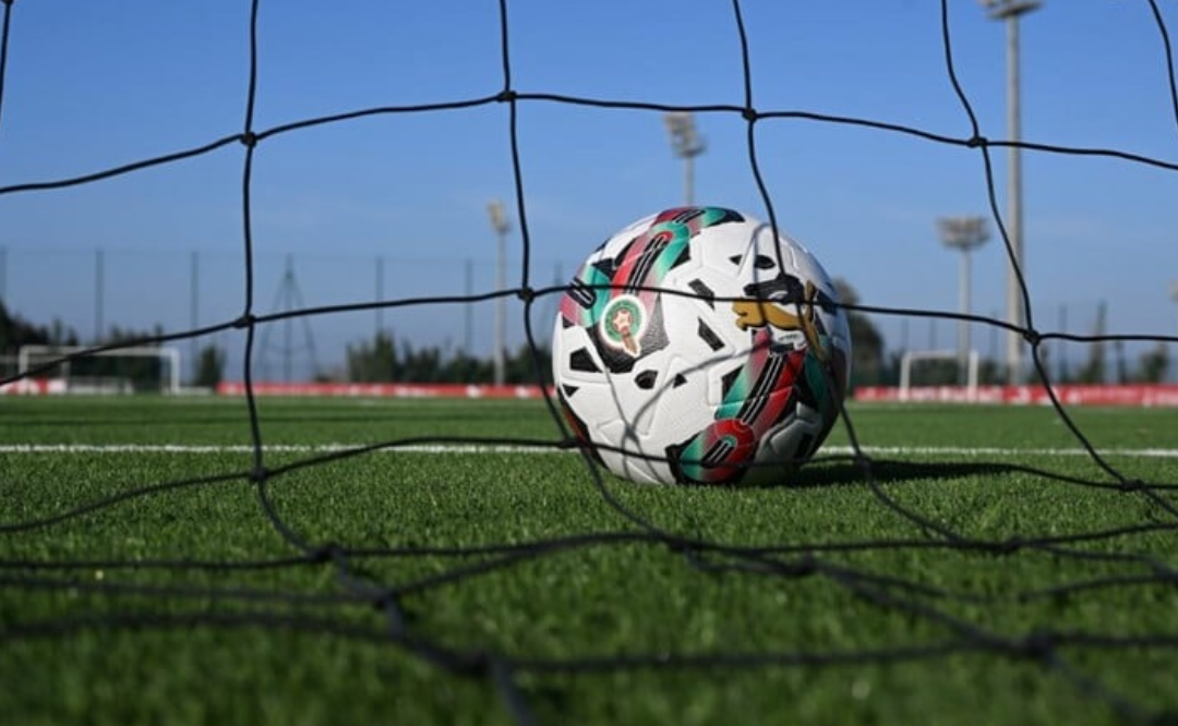 لجنة الأخلاقيات توقف مسؤولين بأندية مغربية بعد سلوكات غير رياضية 