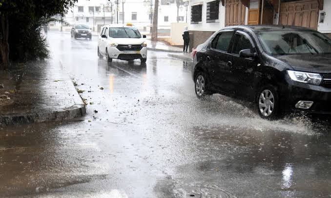 استمرار نزول الأمطار وتساقط الثلوج السبت بعدد من مناطق المملكة 