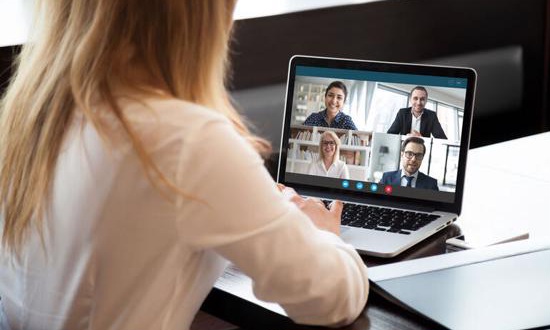 توقعات بوصول النفط لـ 200 دولار تفتح نقاش عودة "العمل عن بعد" 