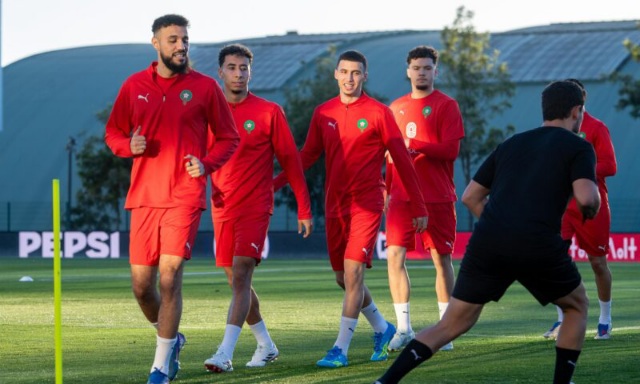 وتتجلى أبرز هذه المكاسب في خوض جميع المباريات داخل الولايات المتحدة حصراً، مما يجنب البعثة عناء التنقل بين الدول المستضيفة، ويمنح اللاعبين استقراراً بدنياً وذهنياً بعيداً عن إرهاق السفر الطويل الذي قد تعاني منه منتخبات أخرى 