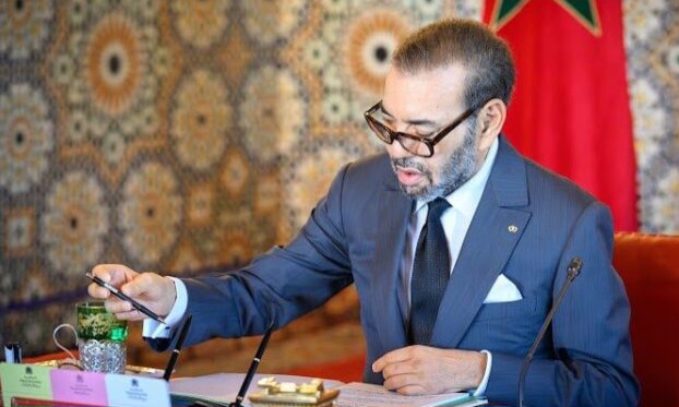 الملك يهنئ عاهلي هولندا بمناسبة احتفال بلادهما بعيدها الوطني 