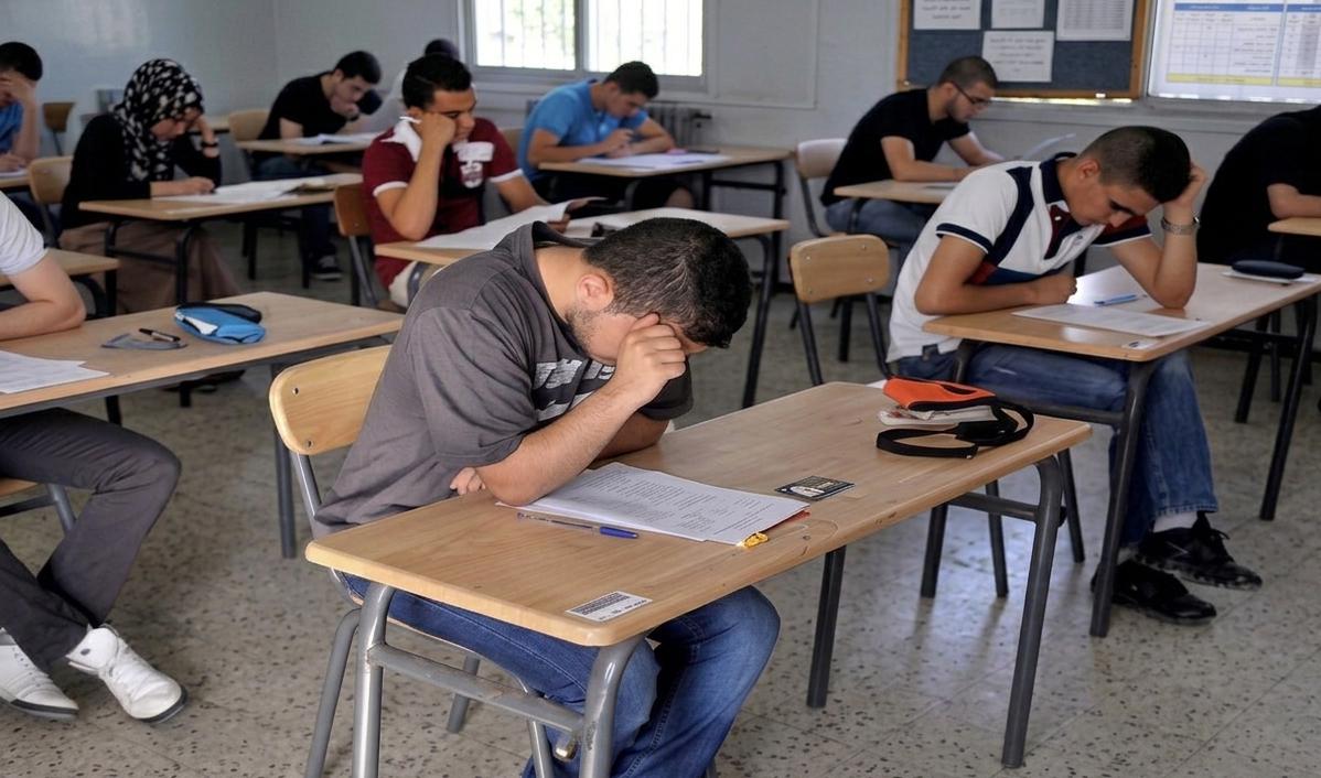 انطلاق امتحانات البكالوريا و الأبواب تُغلق في وجه المتأخرين 