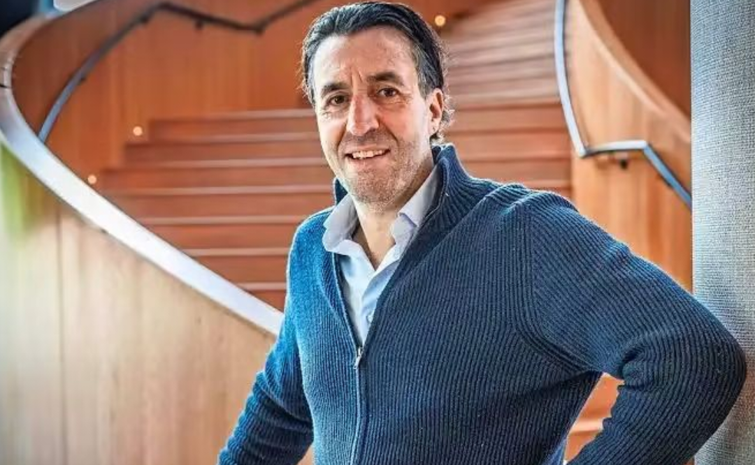 خالد سينوح أحد مهندسي منتخب كوراساو 