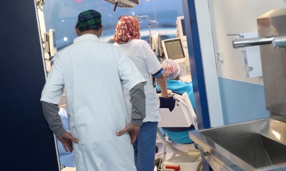 تكوين الأطباء بالمغرب بين رهان الكمّ وتحدي الجودة: قراءة في بيان تحذيري للأطباء العامين بالقطاع الخاص 