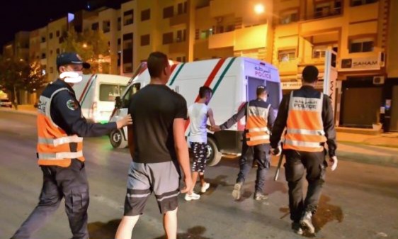 بينهم 3 قاصرين.. توقيف 8 أشخاص بالبيضاء لتورطهم في أعمال شغب ورشق الأمن بالحجارة 